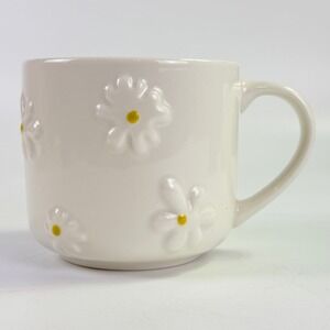 Unbranded Daisy Coffee Mug Unisex OS White Excellent Embossed Floral Ceramic Cup